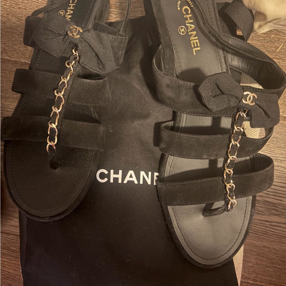 CHANEL Black Sandals with Bow and gold Chain Accent. Worn once